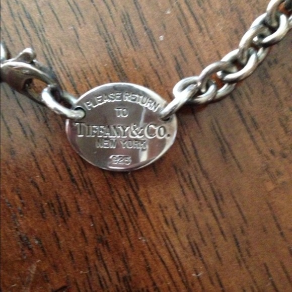 Tiffany's "Please Return to Tiffany's" Oval Neckla - Picture 2 of 4